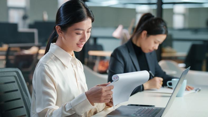 未来职业的两极分化:科技与人工服务?